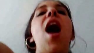 Boquete duplo de sua vídeo pornô com mulheres bem gostosas meia-irmã e sua namorada pervertida em duas mulheres e um homem