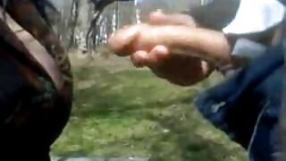 Uma irmã loira pede ao irmão para lhe mostrar um beijo filme de pornô bem gostoso