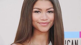 Irmã lambe o pau do irmão vídeo de pornô bem safado logo após o café da manhã